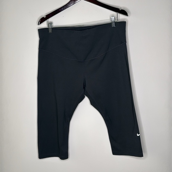 Nike Women's Dri-FIT Capri Length Leggings Athleisure in Black Size 1X - Picture 1 of 7